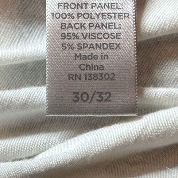 Avenue Sleeveless Pleated Top Bright Cream Plus Size 30/32 - Picture 9 of 10